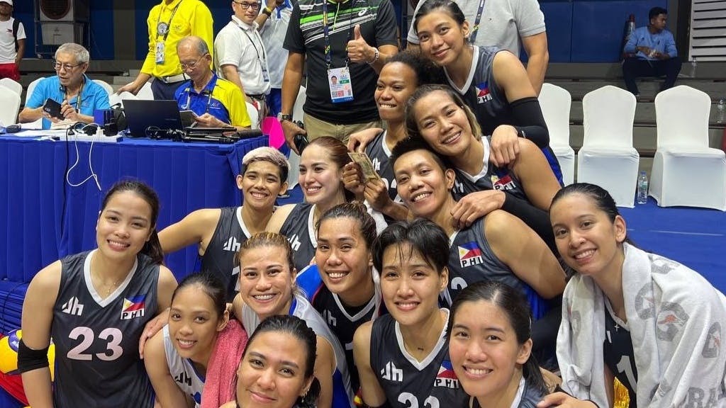 Alyssa Valdez scores winning point as Philippines drubs Singapore in do-or-die SEA Games match